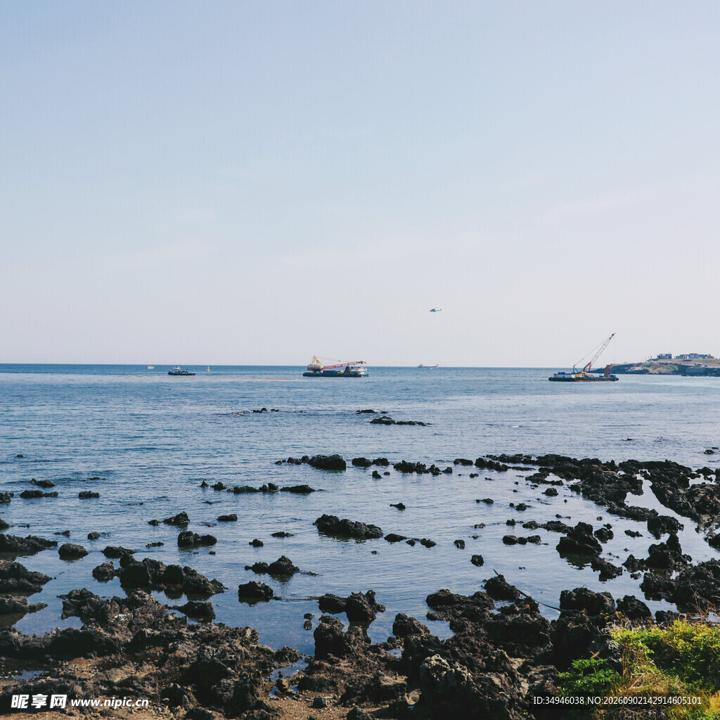 海边礁石景致