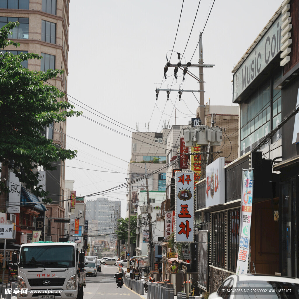 城市街道景象