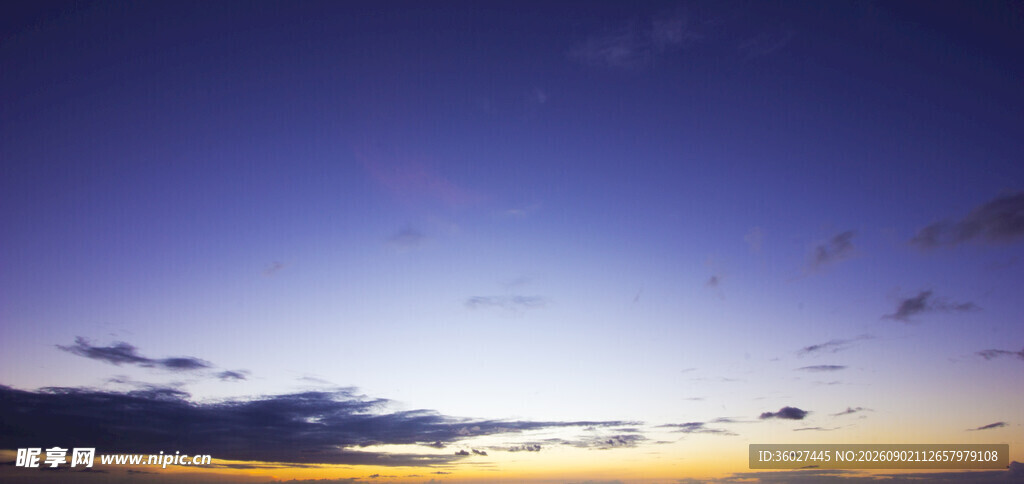 黄昏时分的天空美景