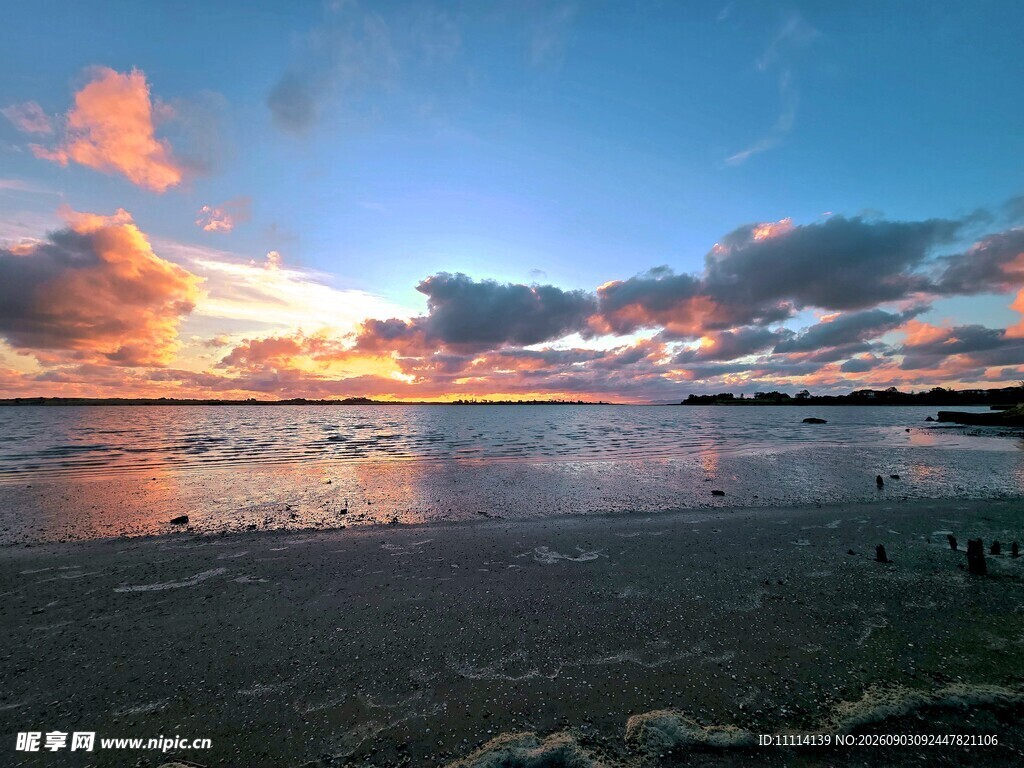 海边绝美日落景观