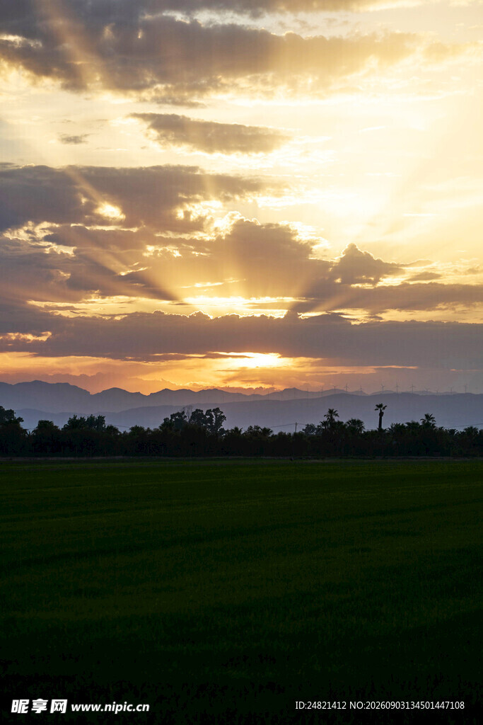 草原日落美景