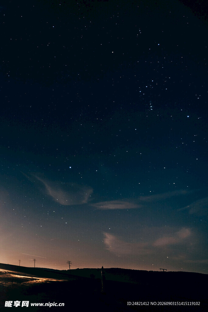 夜幕下的星空与地平线