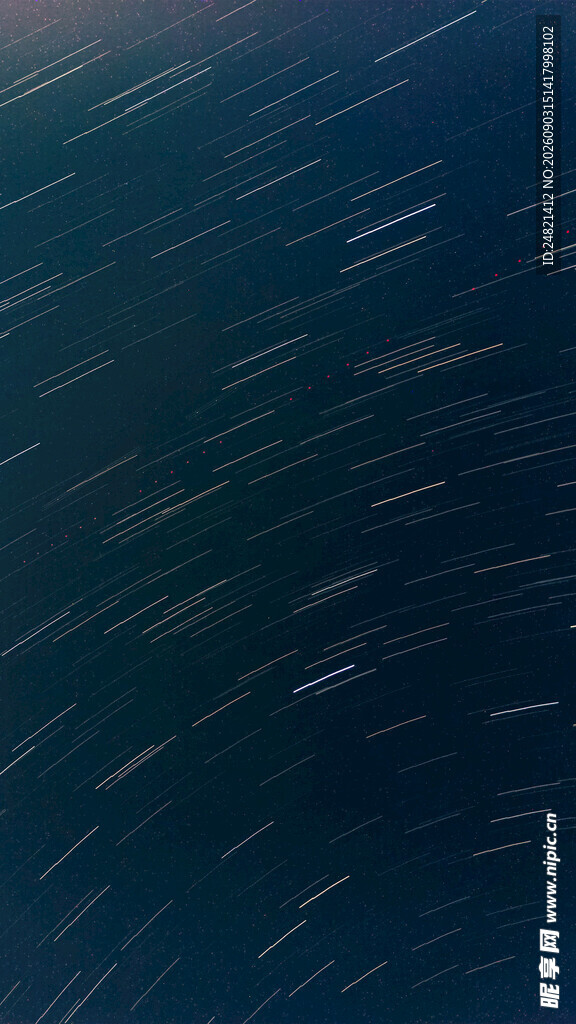 深邃星迹下的神秘夜空