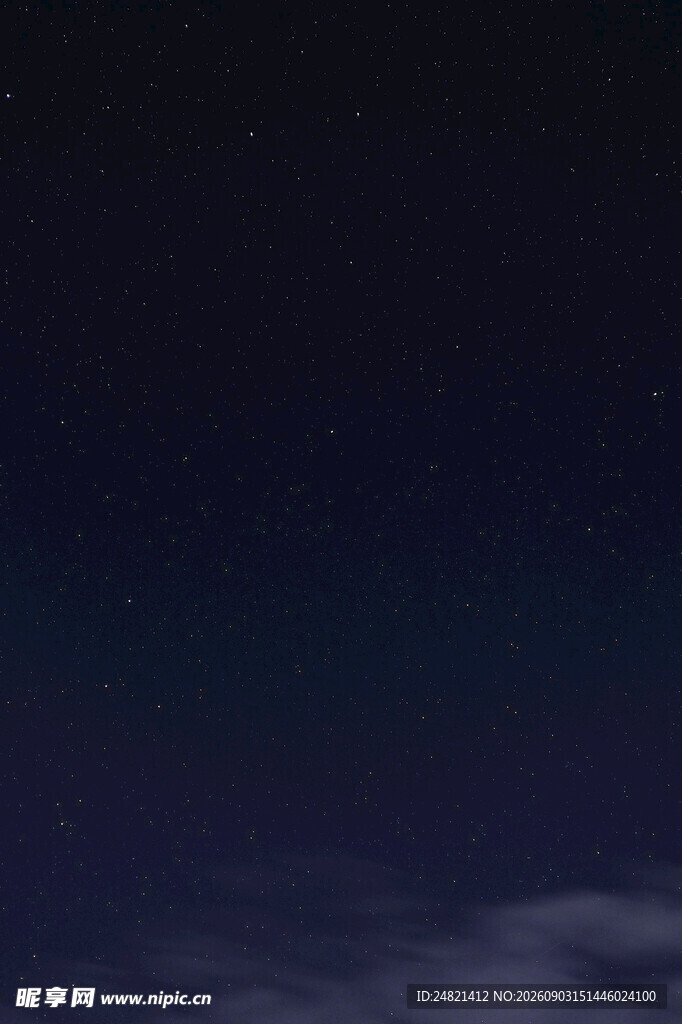 夜空下的朦胧景象