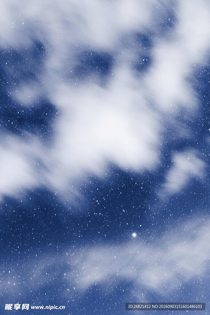 夜空繁星与云朵美景