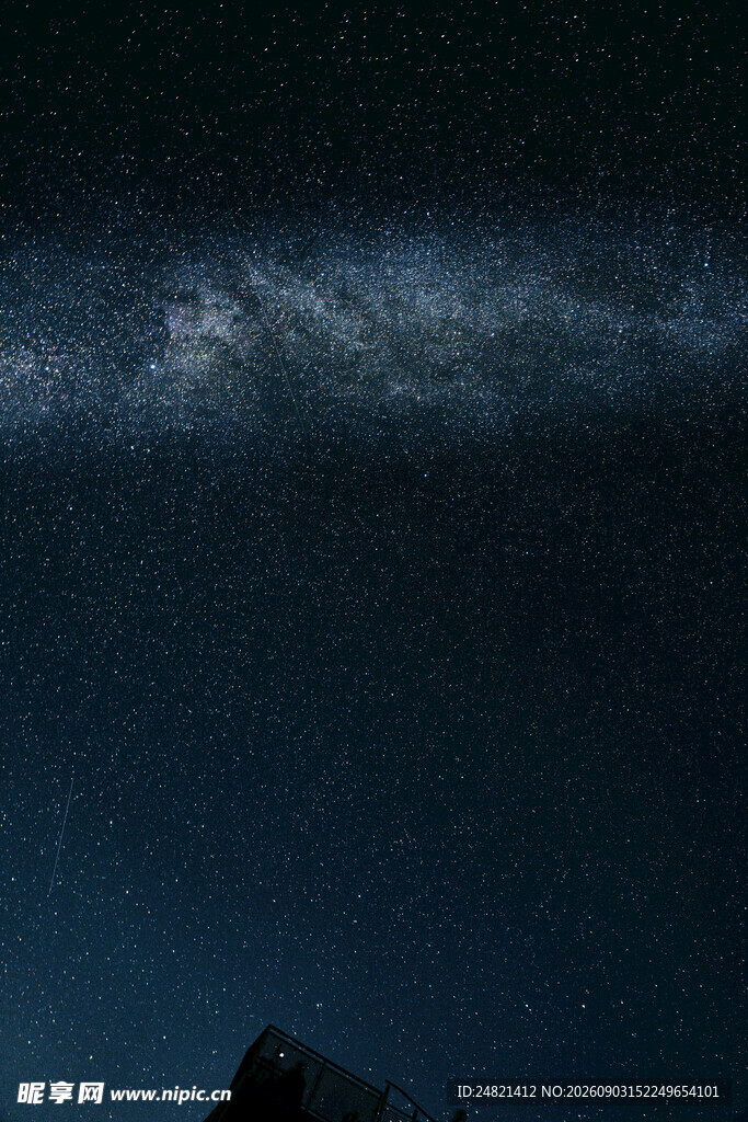 夜空下的星轨美景