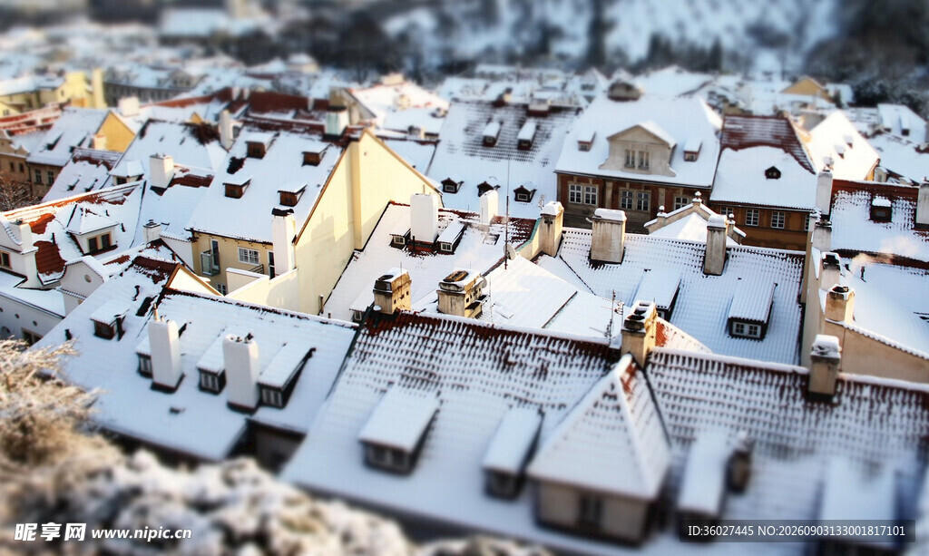 雪覆小镇美景