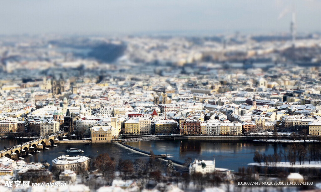 城市雪景俯瞰图
