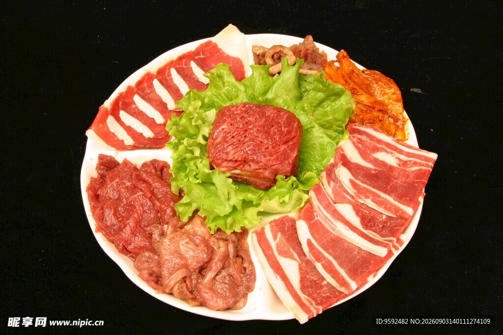 丰盛肉类拼盘美食