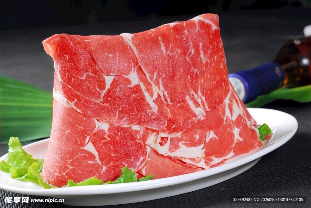 新鲜牛肉片色泽诱人