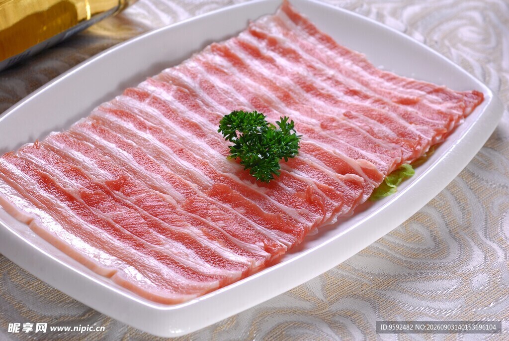 新鲜美味的条状五花肉