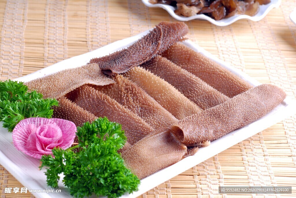美味鲜牛肚摆盘精致