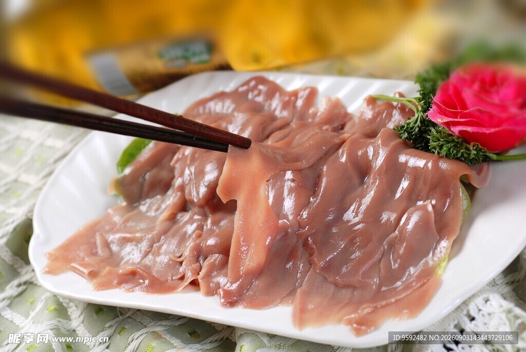 鲜嫩肉片待品尝
