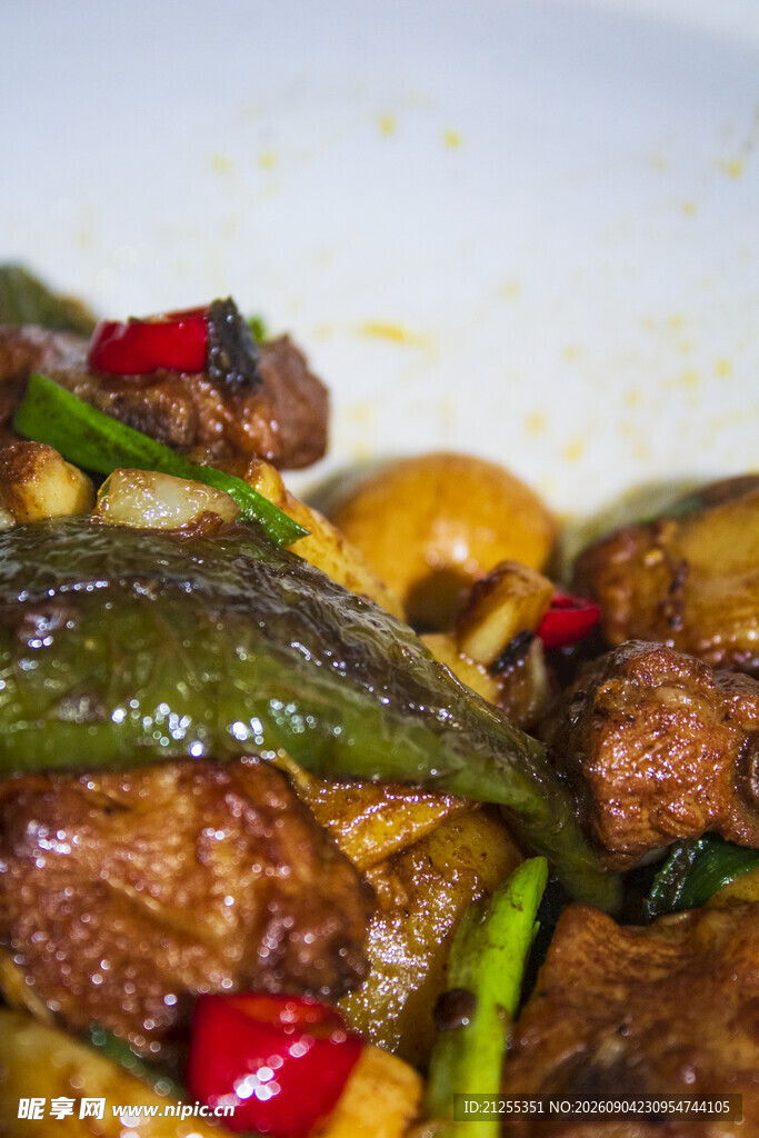 美味炒肉配蔬菜