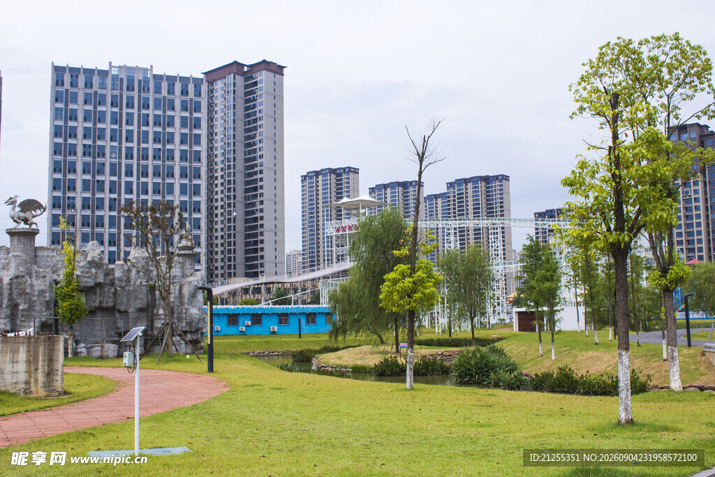城市中的绿地与高楼景观