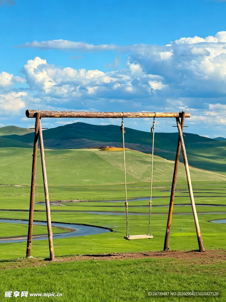 草原上的秋千风景如画