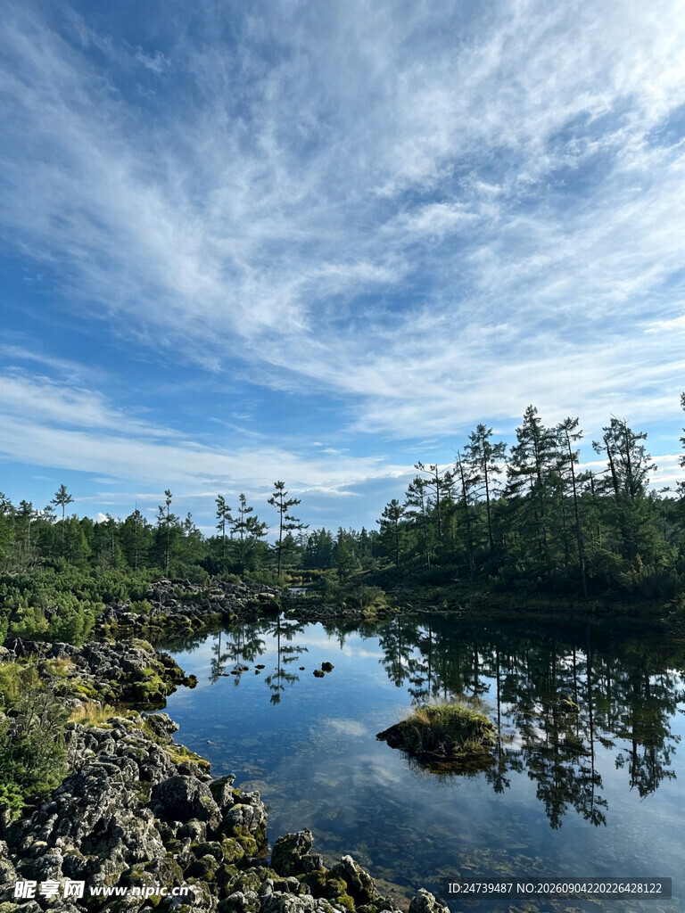 宁静河畔自然风光美景