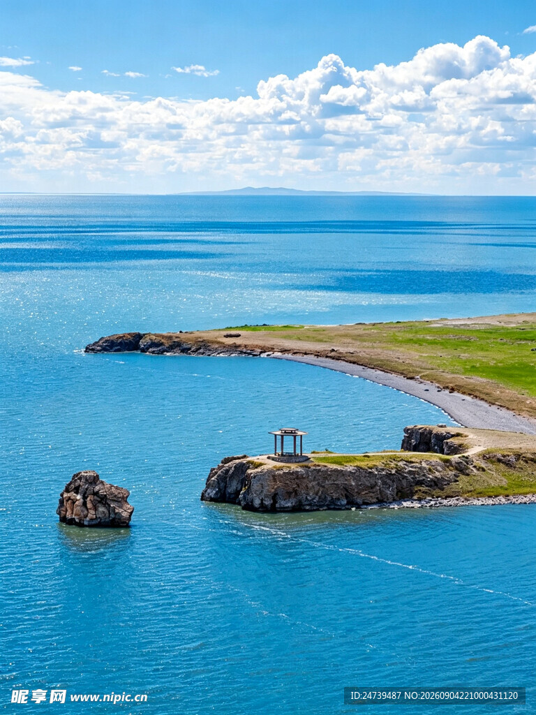 蓝色海域中的美丽岛屿
