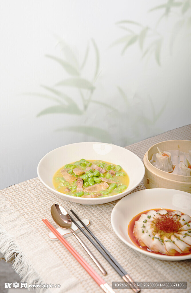 中式美味菜肴与餐具搭配