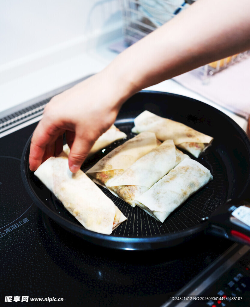 煎制美味鱼肉卷