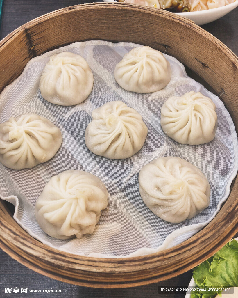 竹笼中的美味手工小笼包