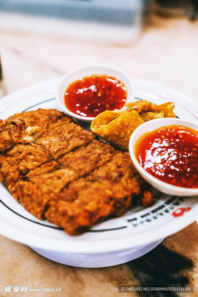 香酥炸鸡排配双味蘸酱