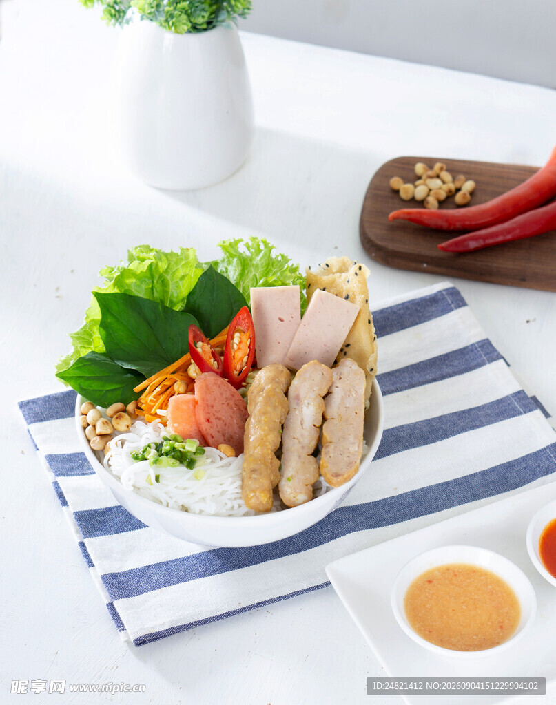 越南春卷美食摆盘展示