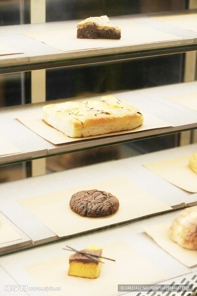 多样美味糕点陈列展示