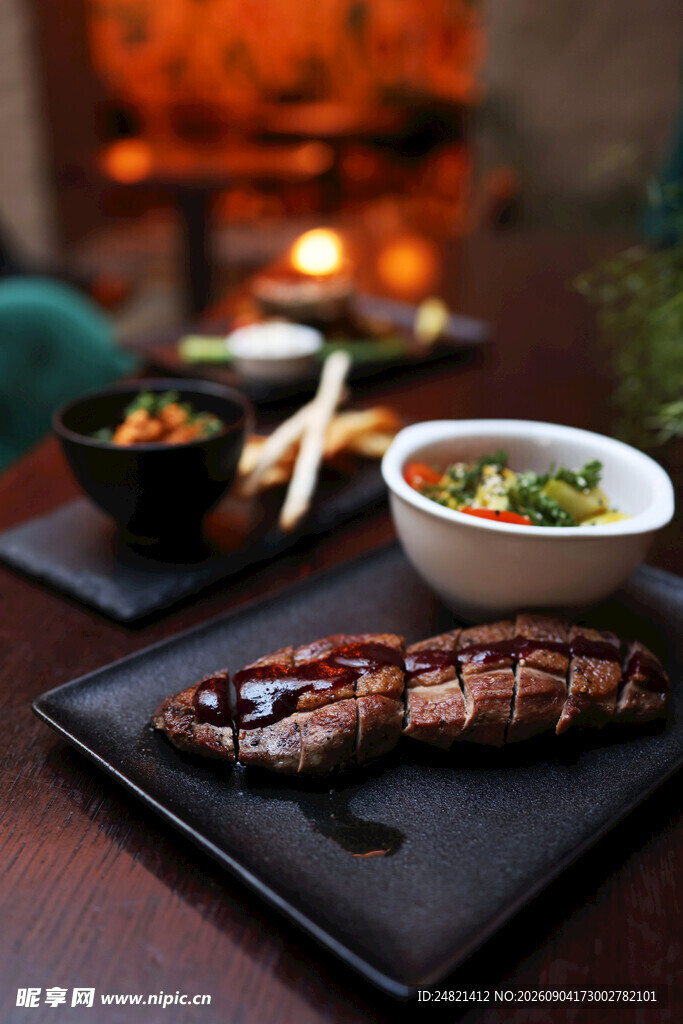 美味日式料理摆盘展示
