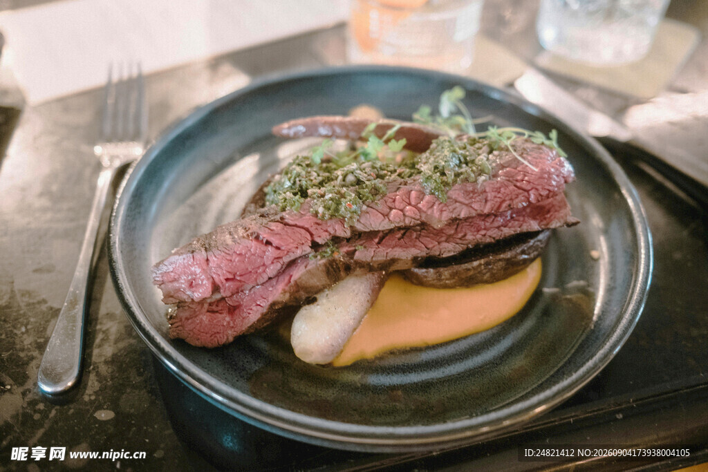 美味牛排摆盘精致
