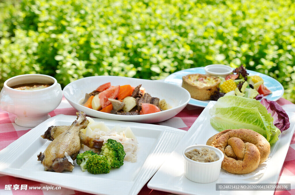 户外野餐美食摆盘