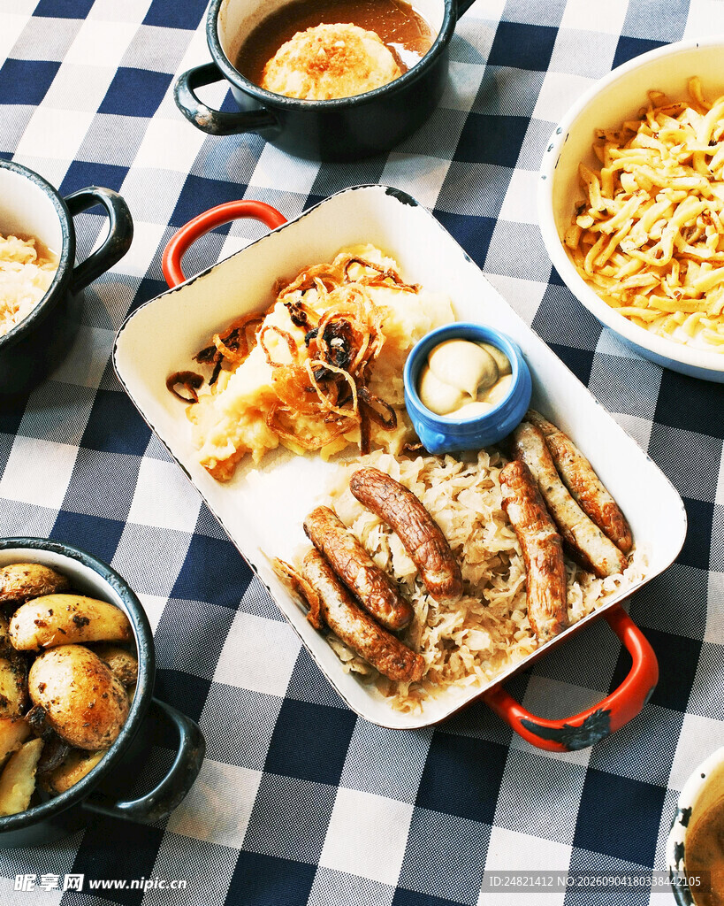 丰盛美味的多样餐食