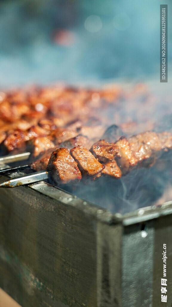 炭火上的美味烤肉
