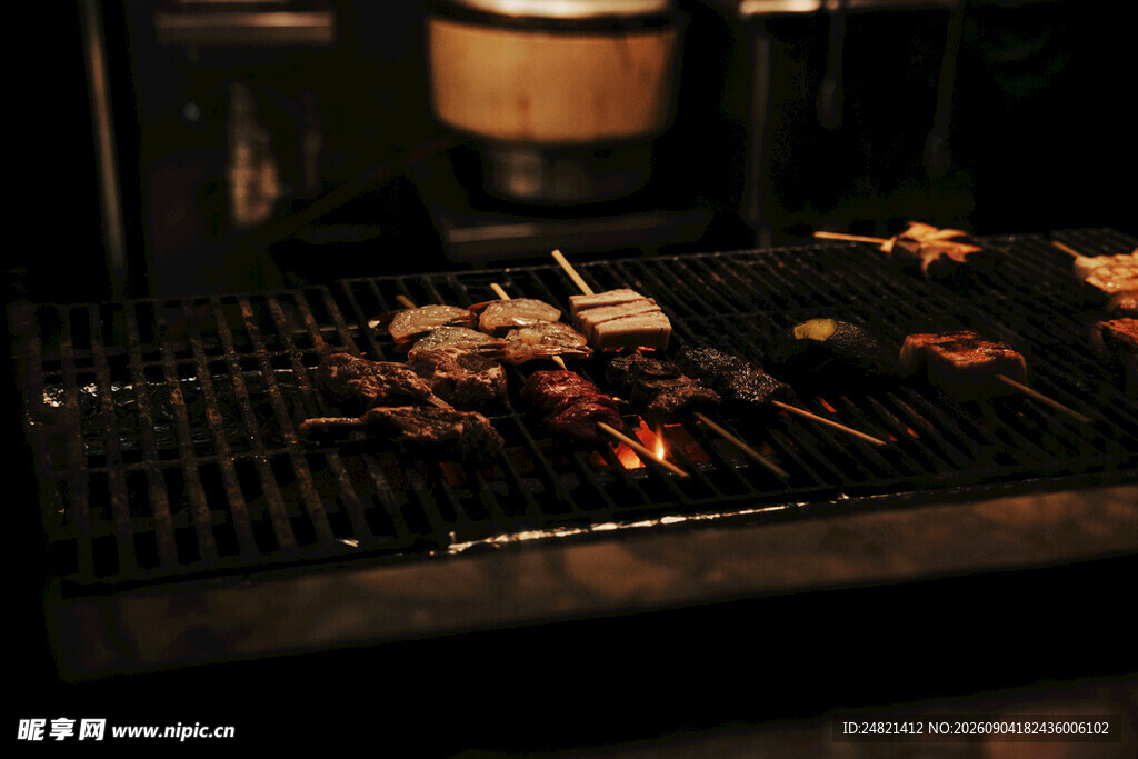 炭火上的美味烤肉