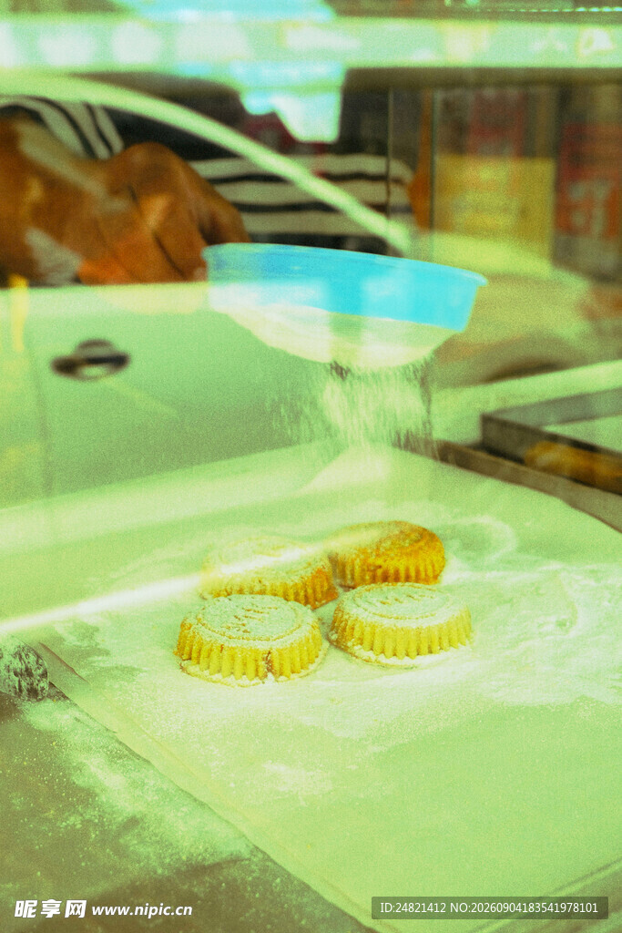 自动化设备制作美味糕点