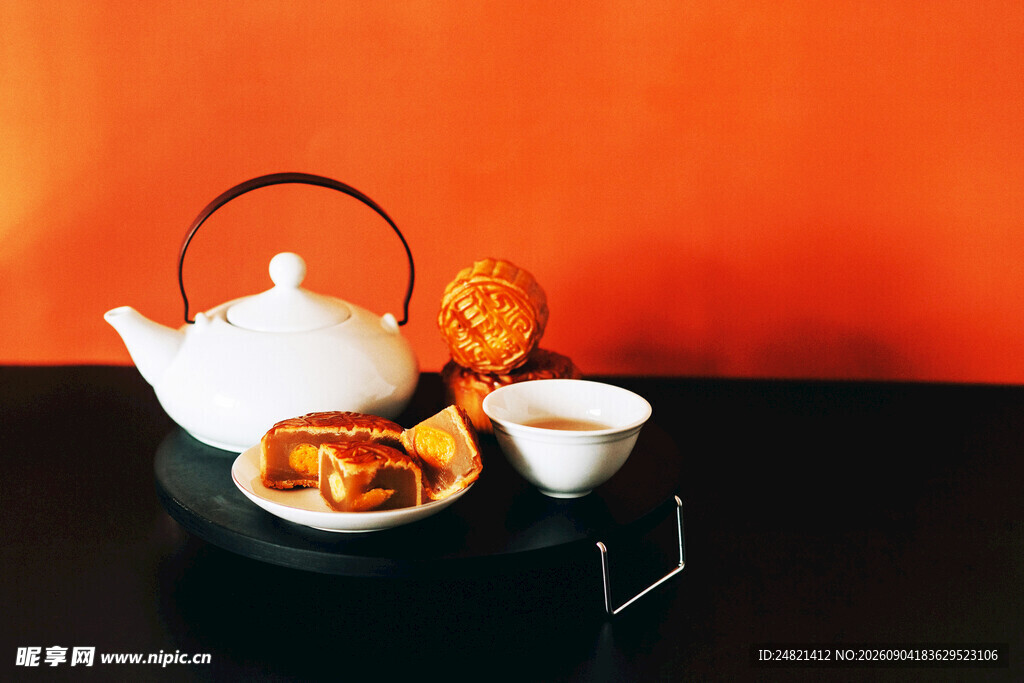 中式茶具与点心组合