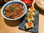 美味日式盖饭与寿司拼盘