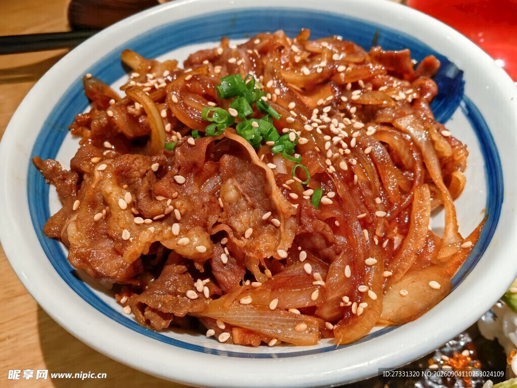 美味牛肉盖饭
