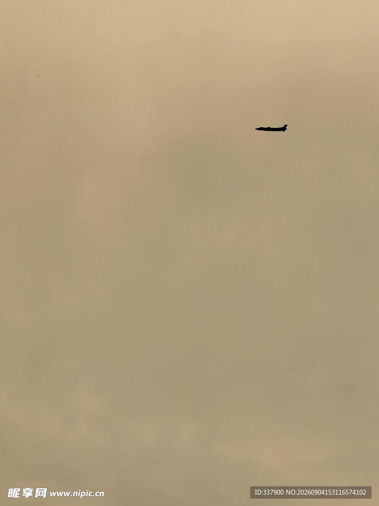 天空中飞行的神秘物体