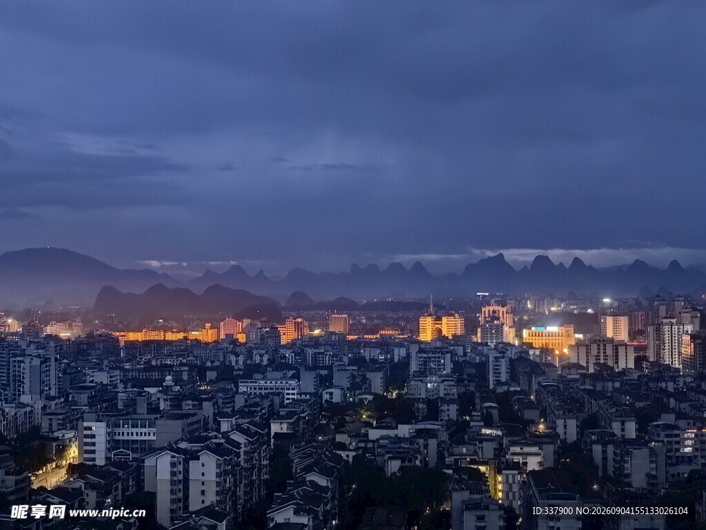 城市暮色夜景俯瞰图