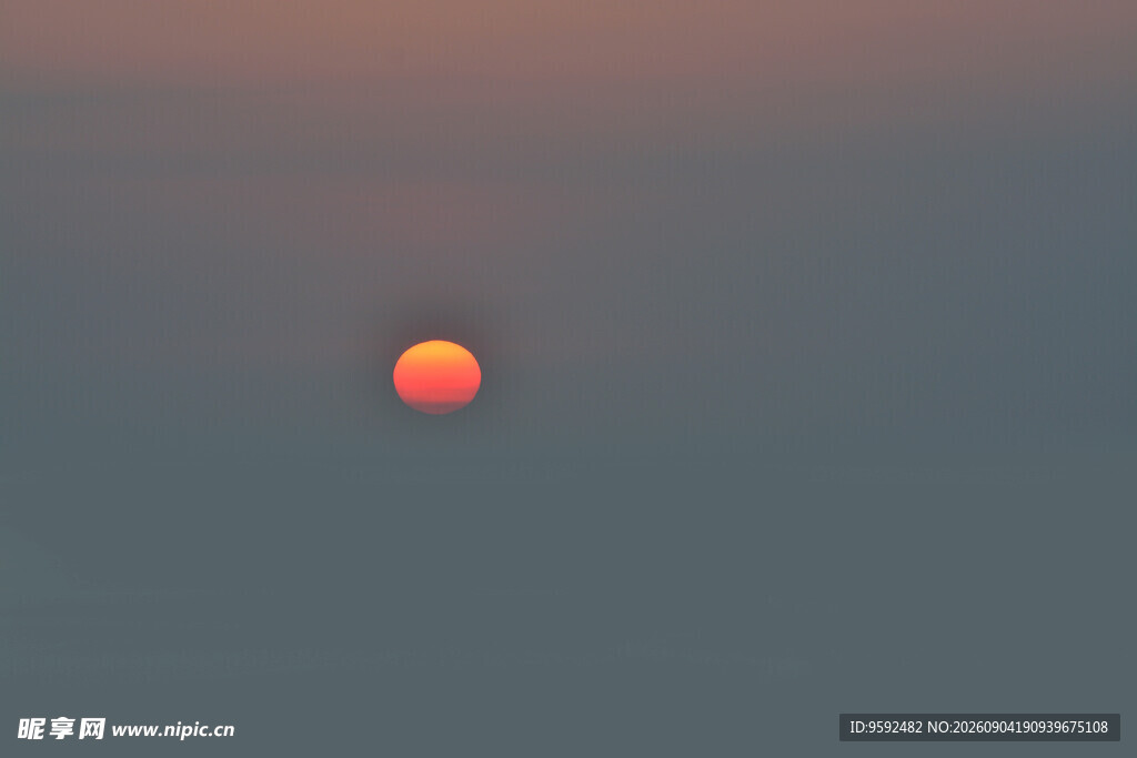 天际红日落空