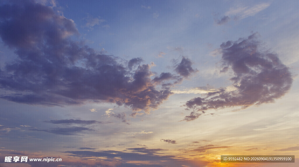 夕阳下的绚丽天空