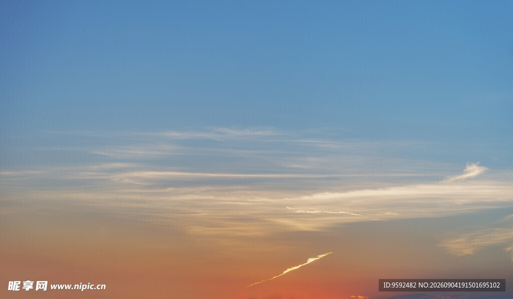 夕阳下的绚丽天空