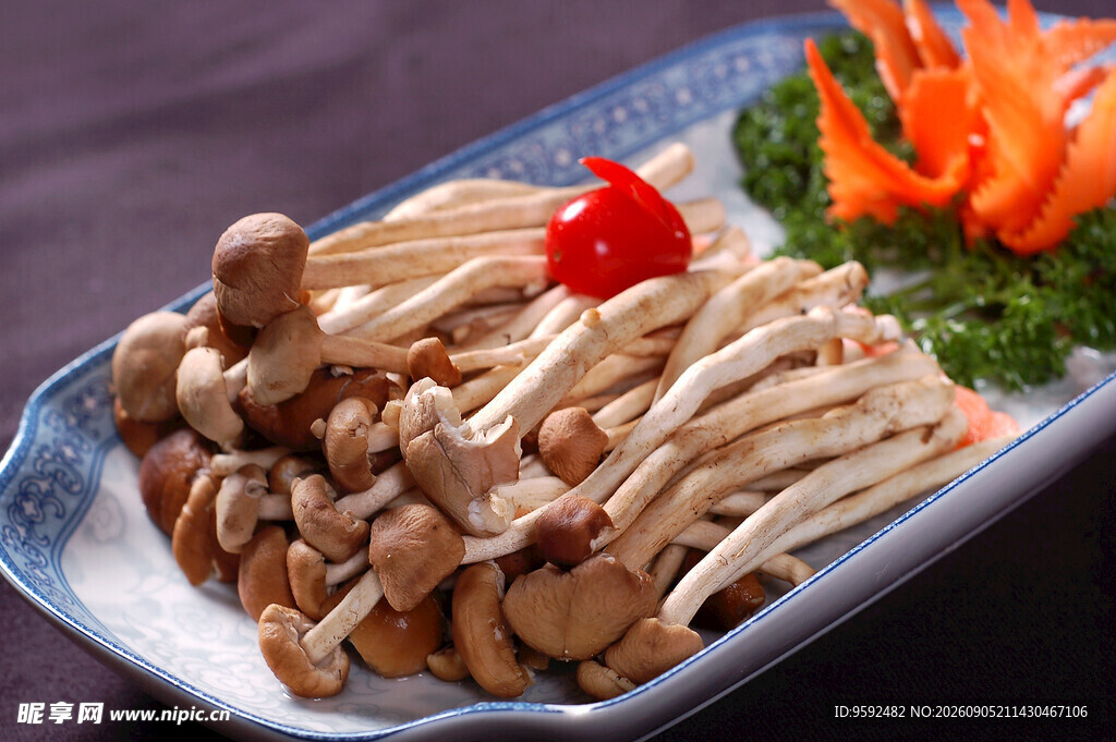 鲜美食材蟹味菇摆盘展示