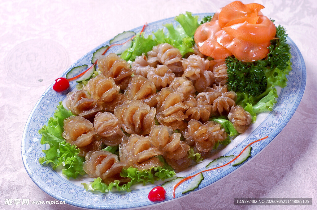 美味螺旋状肉菜摆盘精致