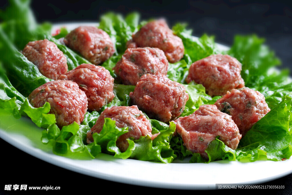 新鲜生牛肉丸配生菜