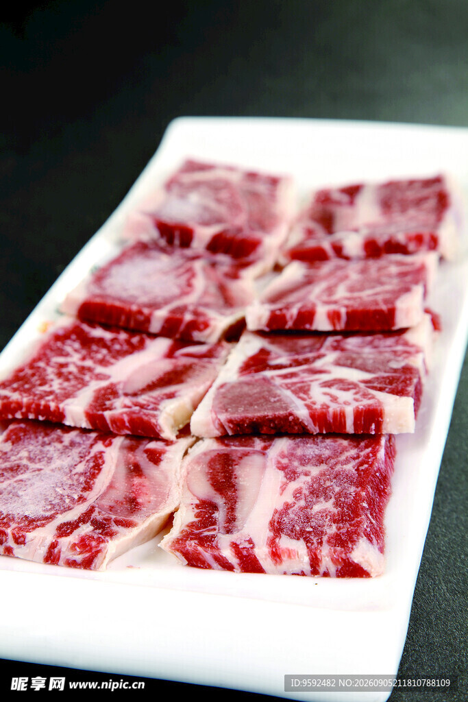 新鲜牛肉切片摆盘展示