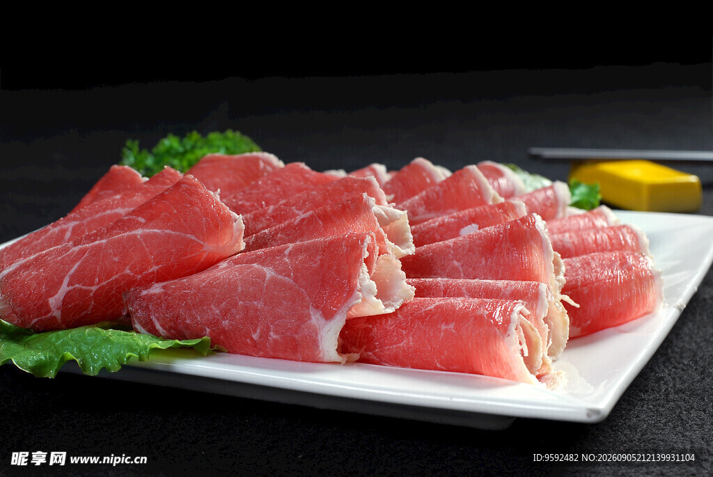 新鲜美味的生牛肉卷
