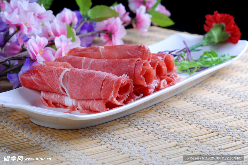新鲜美味的涮火锅牛肉片