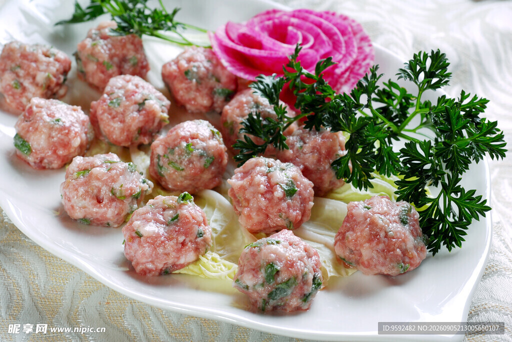 美味蔬菜肉丸摆盘精致